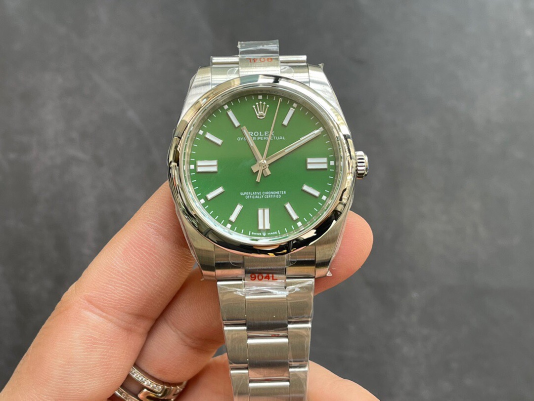Rolex Oyster Perpetual Green Dial 41 mm Watch – IW-0027 - Image 4