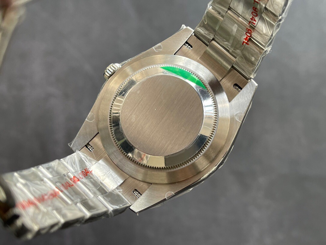 Rolex Oyster Perpetual Green Dial 41 mm Watch – IW-0027 - Image 7