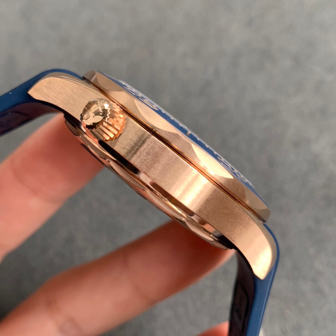 Omega Seamaster Blue Dial Watch – IW-1382 - Image 5