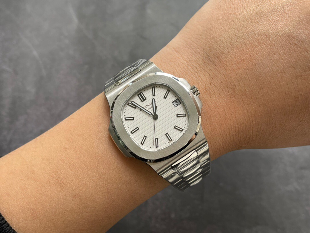 Patek Philippe Nautilus White Dial 40 mm Watch – IW-2431 - Image 9