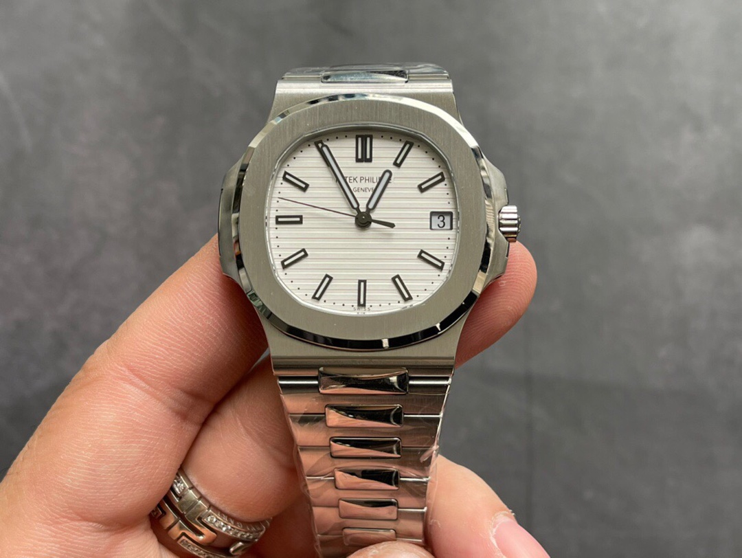 Patek Philippe Nautilus White Dial 40 mm Watch – IW-2431 - Image 4