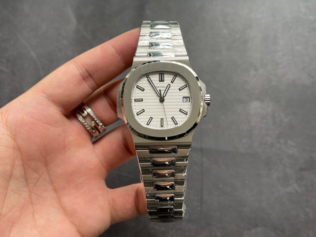 Patek Philippe Nautilus White Dial 40 mm Watch – IW-2431