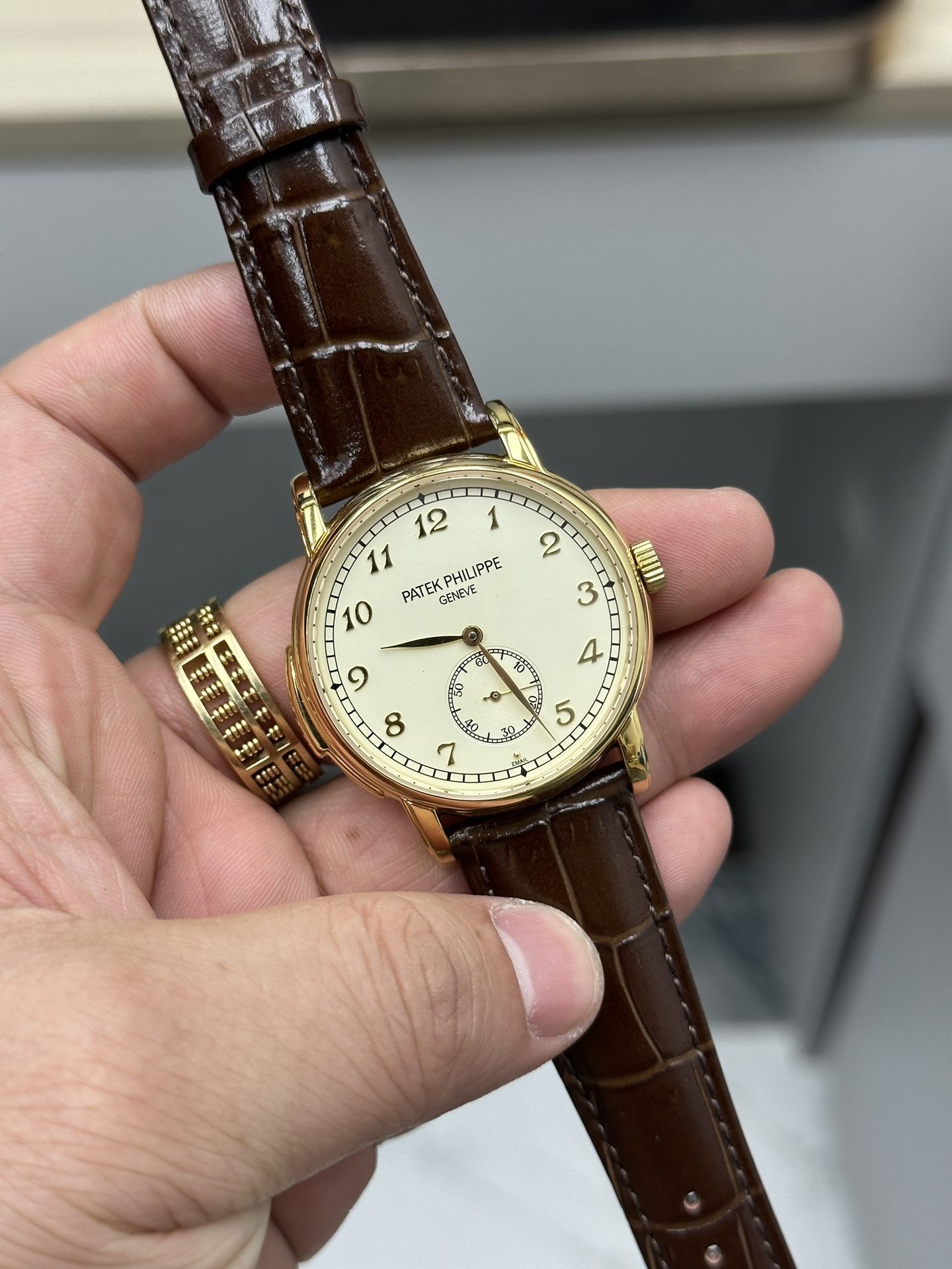 Classic 40 mm Watch – IW-2374 - Image 2