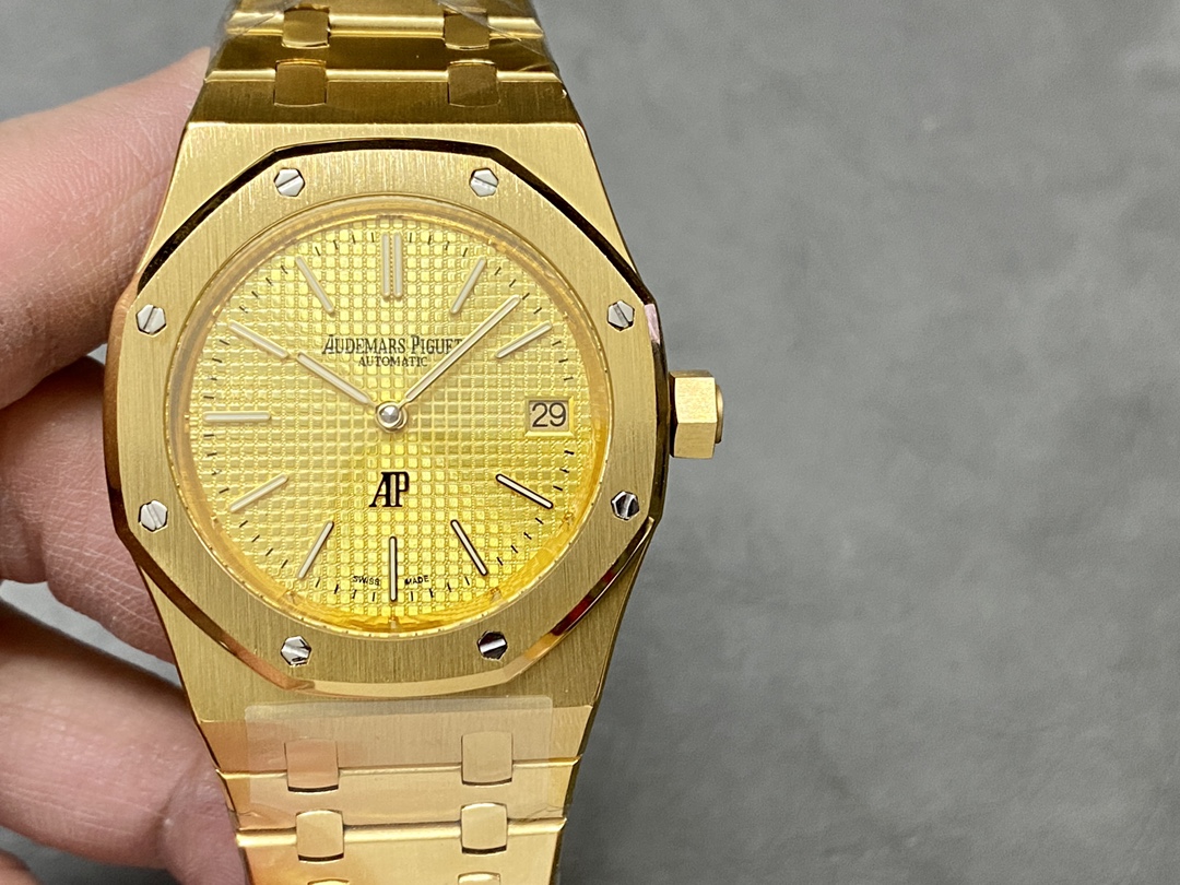 Classic Watch – IW-2079