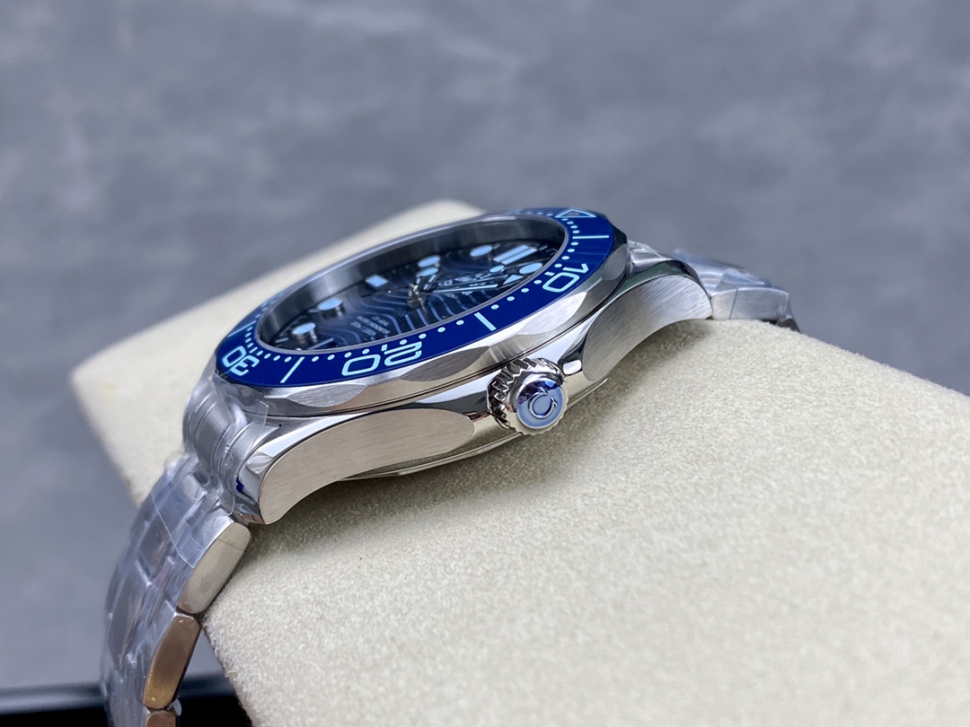 Seamaster Ice Blue 42 mm Watch – IW-1303 - Image 6