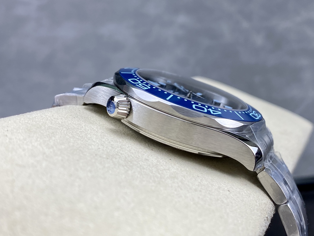 Seamaster Ice Blue 42 mm Watch – IW-1303 - Image 5