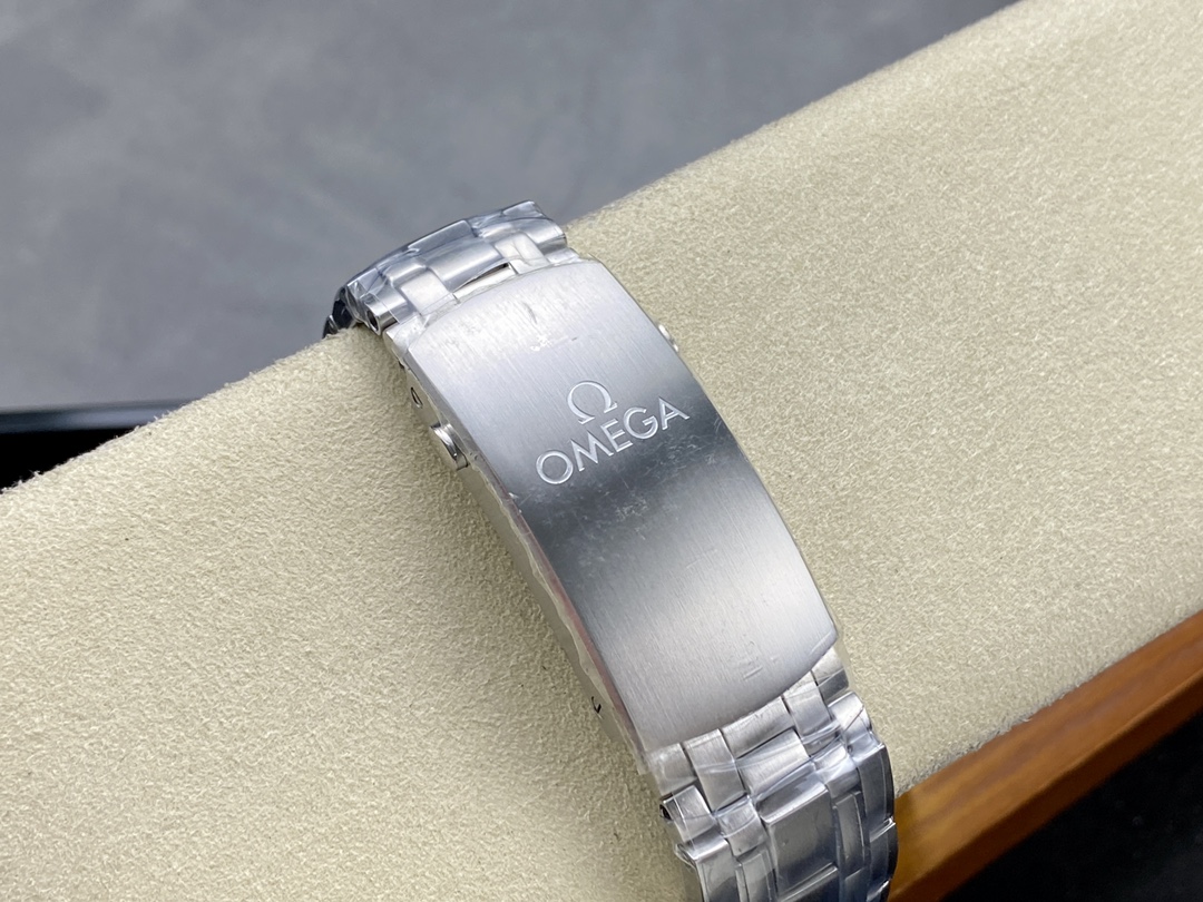 Seamaster Ice Blue 42 mm Watch – IW-1303 - Image 9