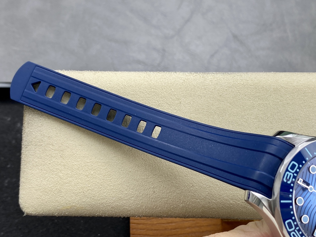 Seamaster Ice Blue 42 mm Watch – IW-1301 - Image 9