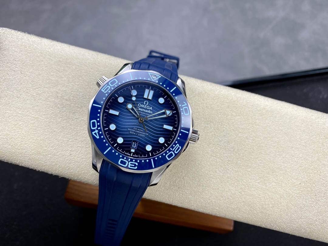 Seamaster Ice Blue 42 mm Watch – IW-1301 - Image 4