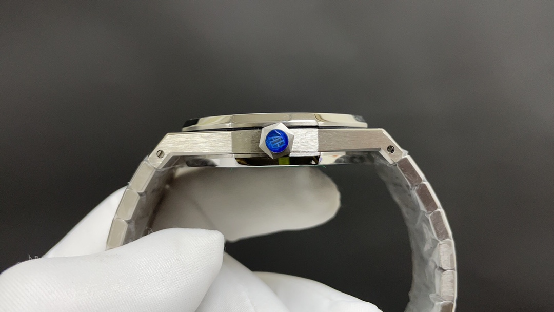 Audemars Piguet Classic Blue Dial 39 mm Watch – IW-2036 - Image 4