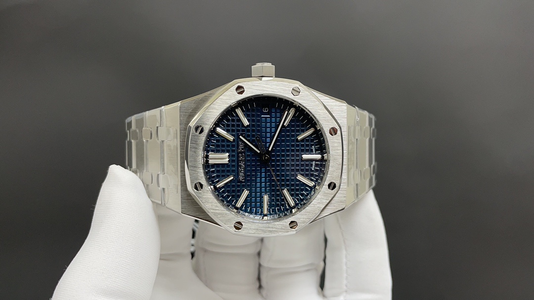 Audemars Piguet Classic Blue Dial 39 mm Watch – IW-2036 - Image 2