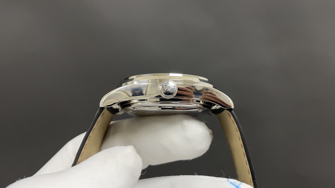 Jaeger-LeCoultre Classic Perpetual Calendar 39 mm Watch – IW-0415 - Image 4
