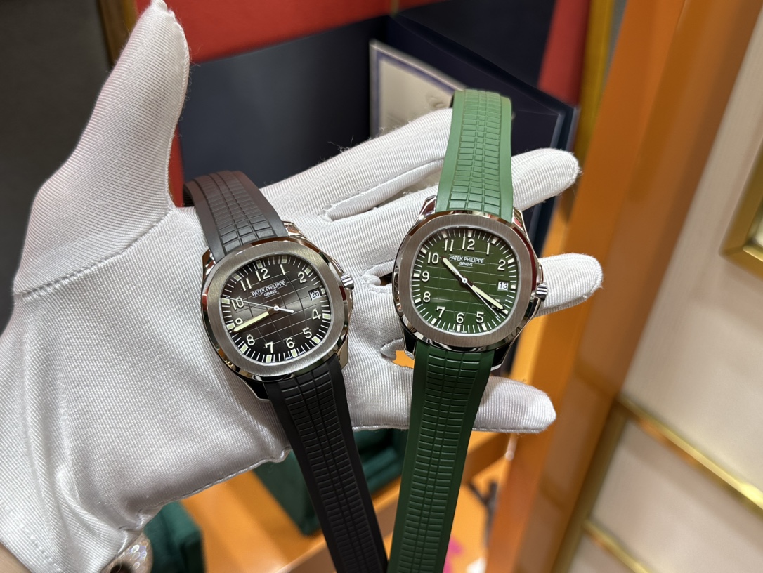 Patek Philippe Aquanaut Luminous 40 mm Watch – IW-2387 - Image 2