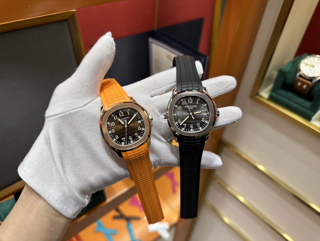 Patek Philippe Aquanaut Luminous 40 mm Watch – IW-2387 - Image 3