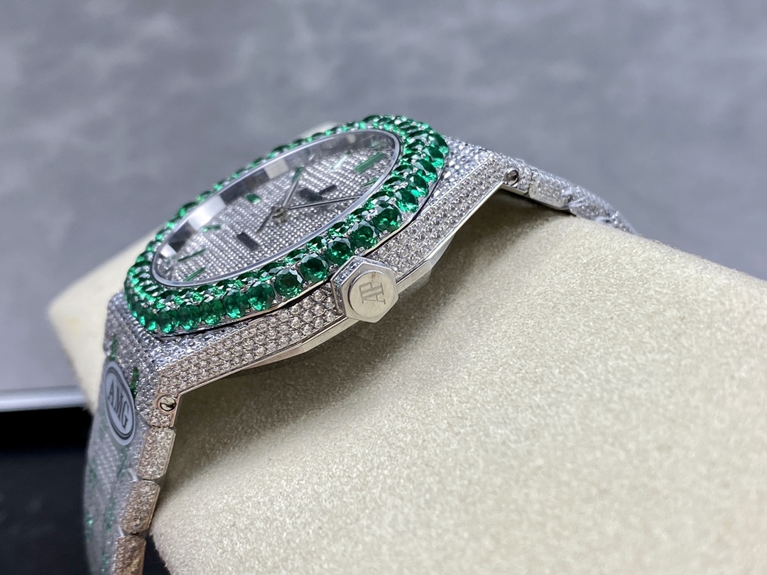 Audemars Piguet Royal Oak Diamond-Set 41 mm Watch – IW-2060 - Image 6