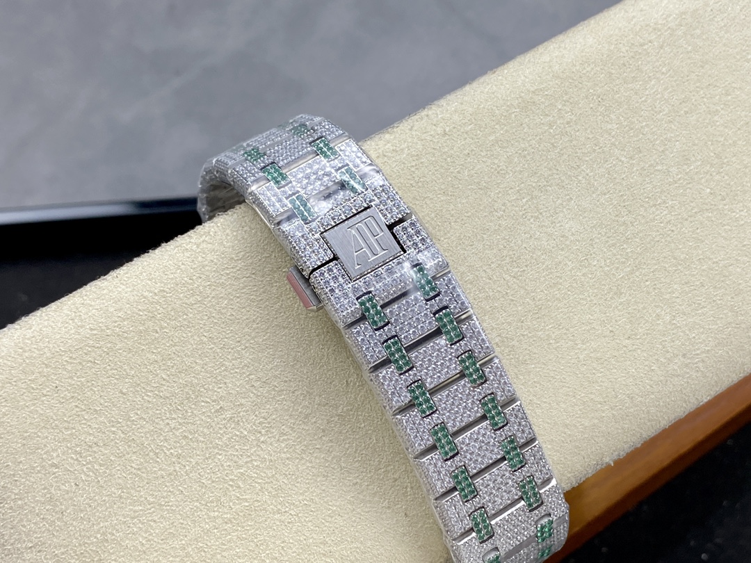 Audemars Piguet Royal Oak Diamond-Set 41 mm Watch – IW-2060 - Image 8