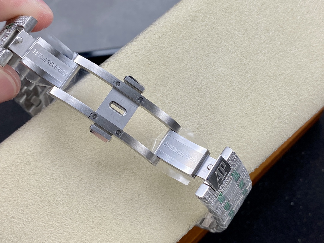 Audemars Piguet Royal Oak Diamond-Set 41 mm Watch – IW-2060 - Image 9
