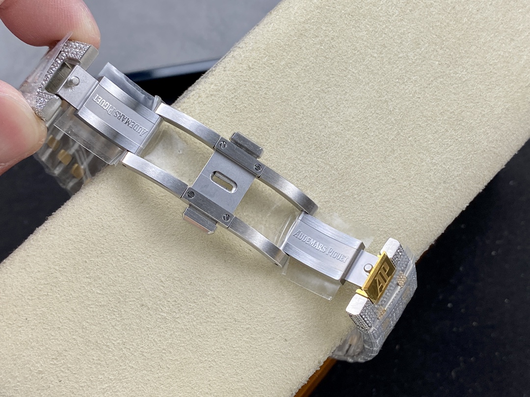 Audemars Piguet Royal Oak Diamond-Set 41 mm Watch – IW-2072 - Image 9