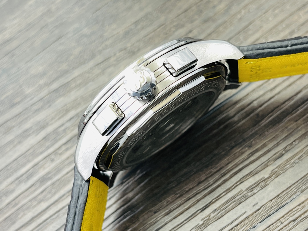 Breitling Classic Chronograph 42 mm Watch – IW-0598 - Image 5