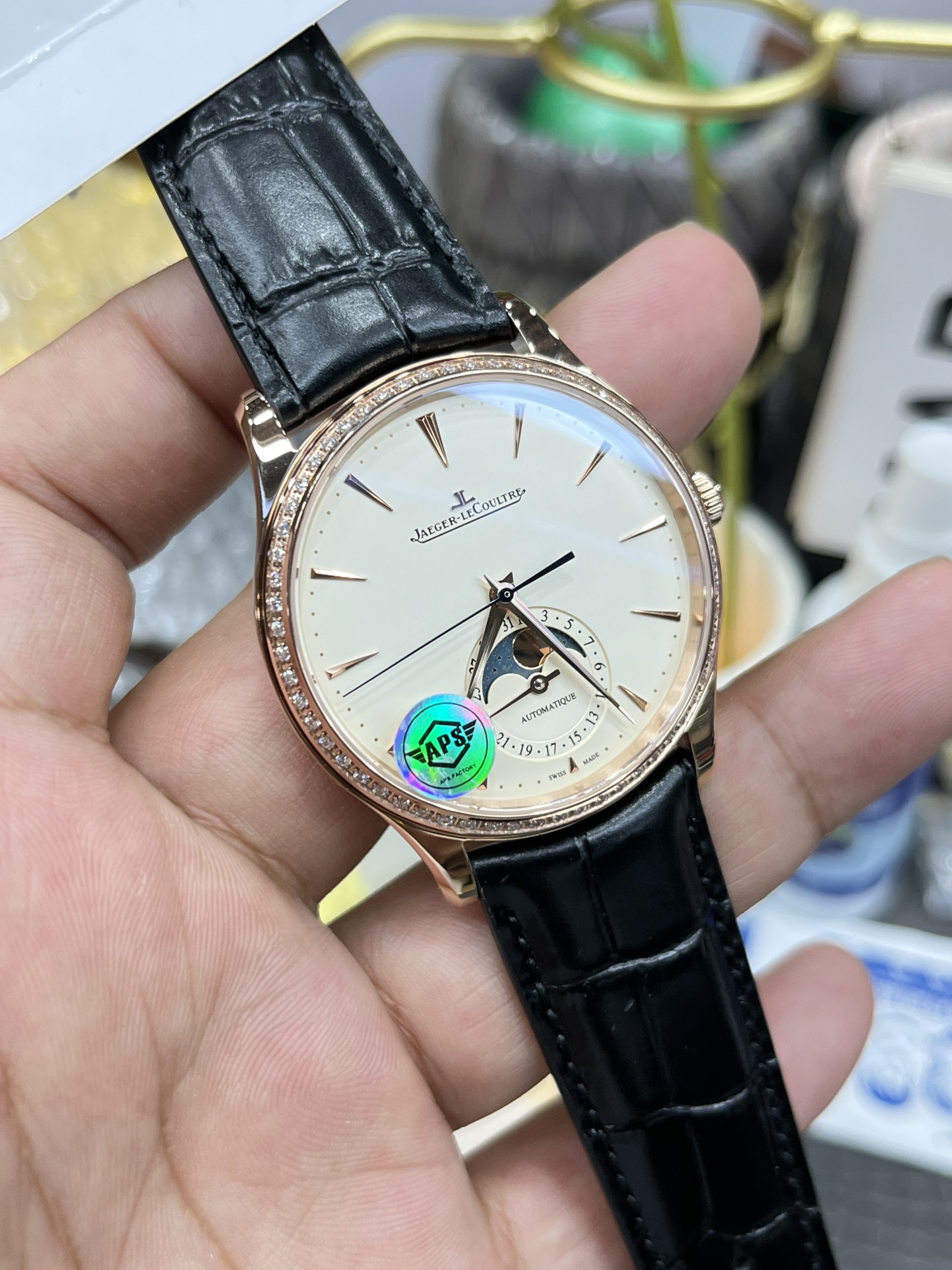 Jaeger-LeCoultre Master Control Moonphase 39 mm Watch – IW-0424 - Image 4