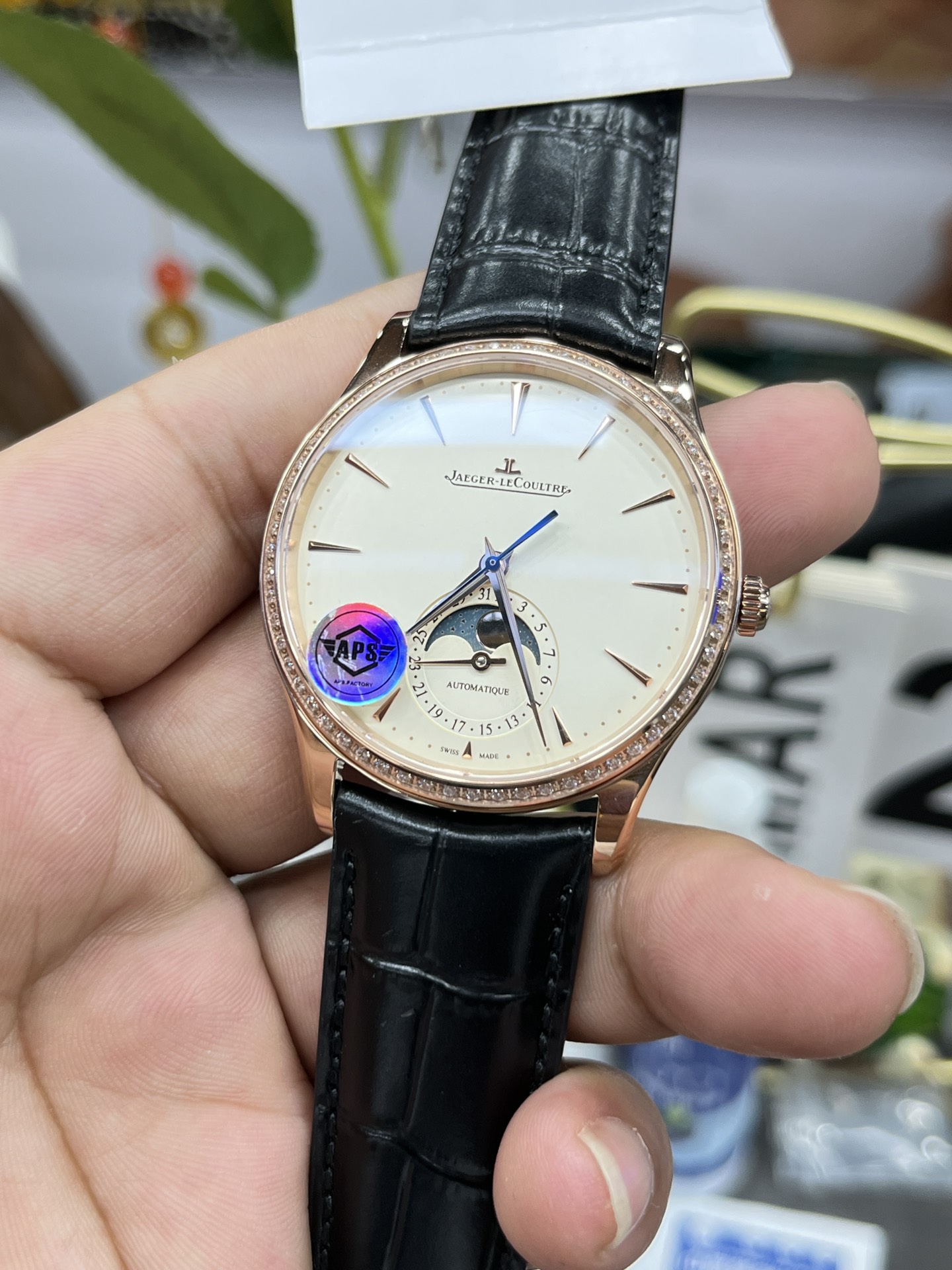 Jaeger-LeCoultre Master Control Moonphase 39 mm Watch – IW-0424 - Image 2