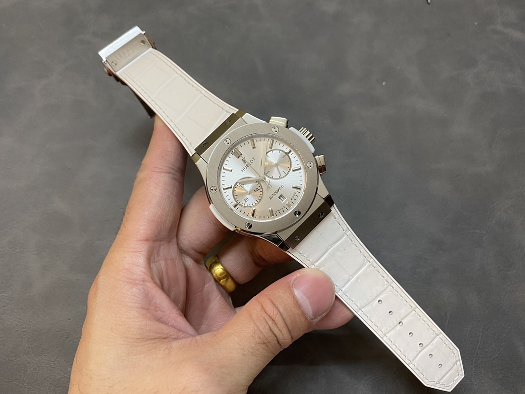 Hublot Classic Chronograph 45 mm Watch – IW-0297 - Image 4