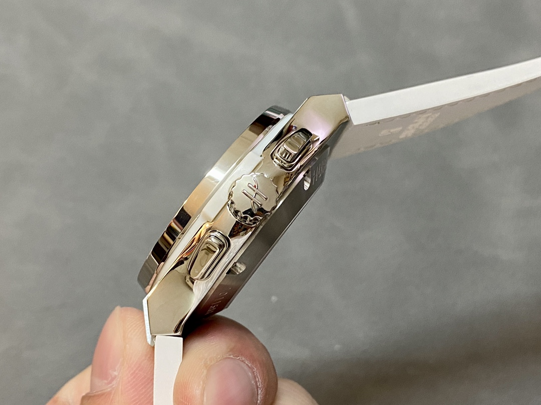 Hublot Classic Chronograph 45 mm Watch – IW-0297 - Image 6
