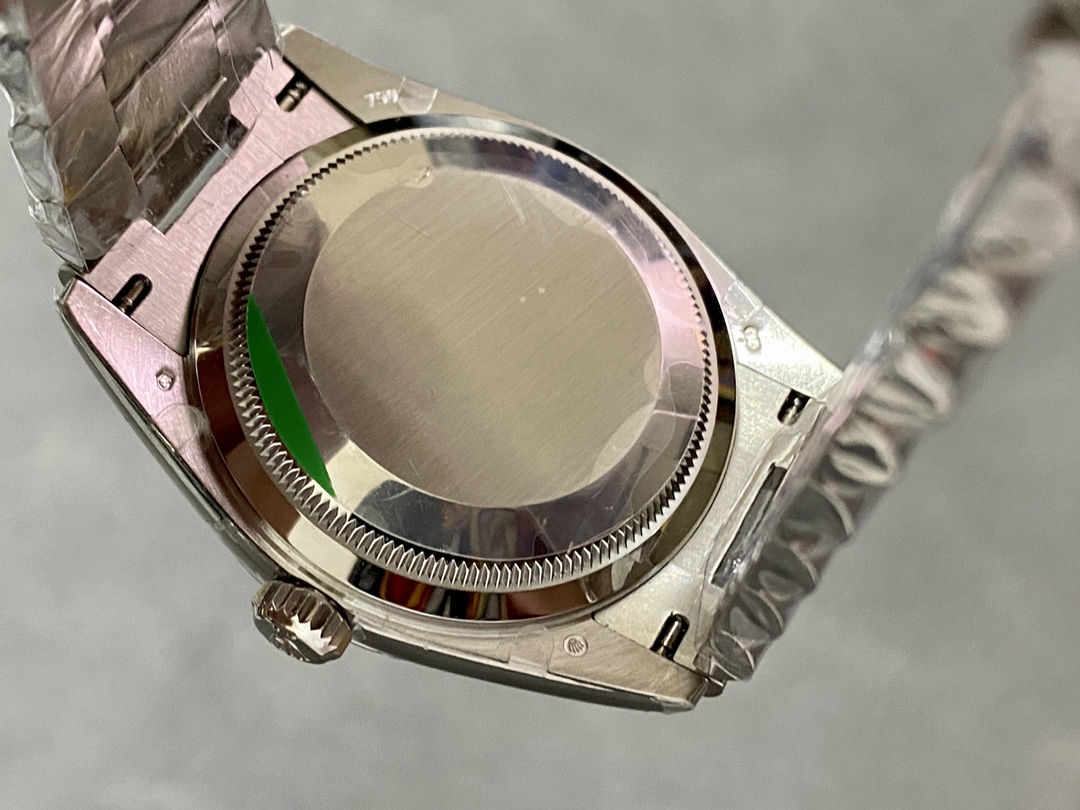 Rolex Day-Date Diamond-Set 36 mm Watch – IW-3502 - Image 7
