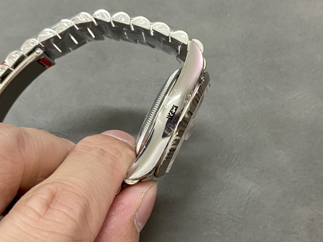 Rolex Day-Date Diamond-Set 36 mm Watch – IW-3502 - Image 5