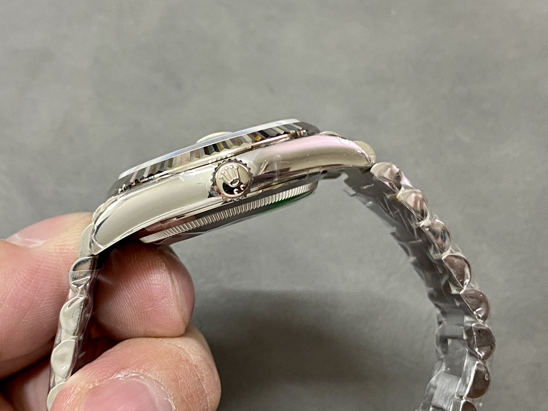 Rolex Day-Date Diamond-Set 36 mm Watch – IW-3502 - Image 6