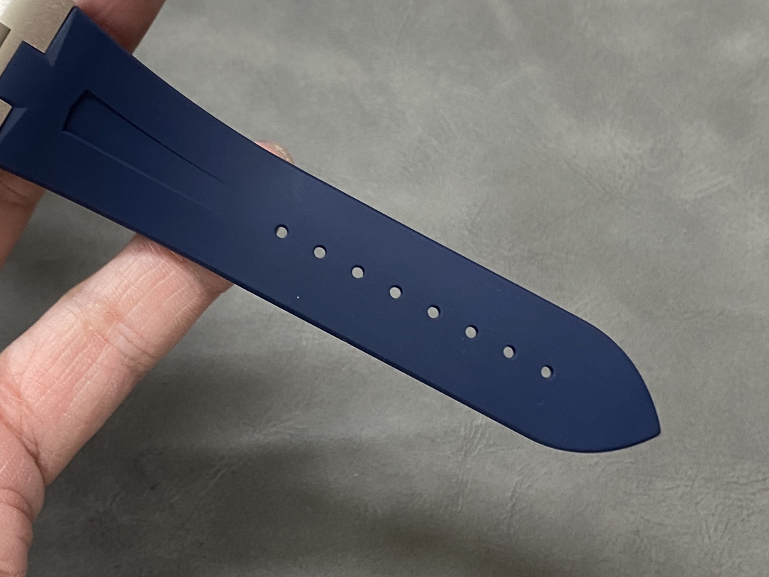 Overseas 42 mm Watch – IW-0900 - Image 9
