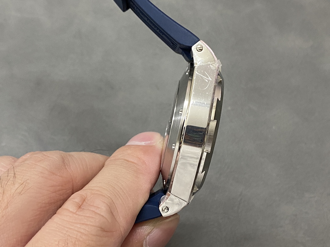Overseas 42 mm Watch – IW-0900 - Image 5