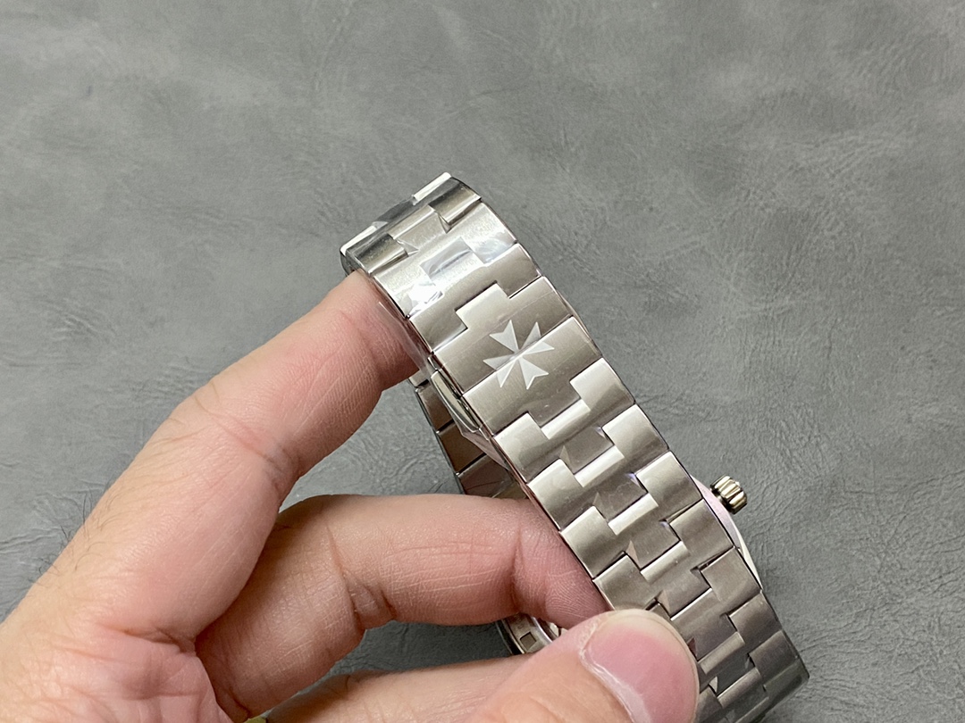 Vacheron Constantin Overseas 41 mm Watch – IW-0886 - Image 8