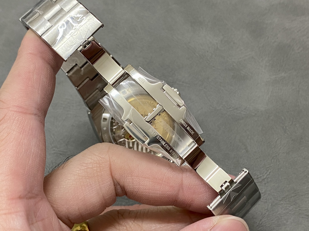 Vacheron Constantin Overseas 41 mm Watch – IW-0886 - Image 9