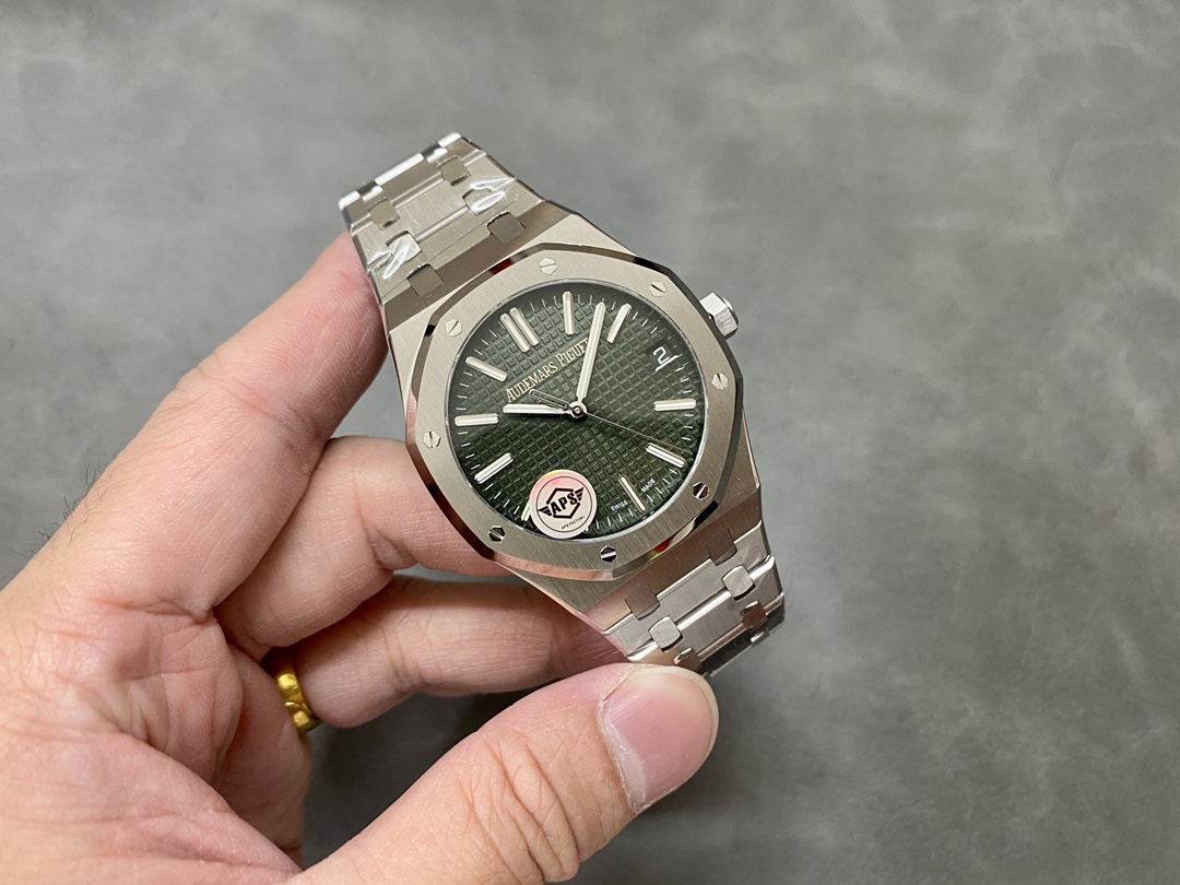 Royal Oak Watch – IW-2049 - Image 4
