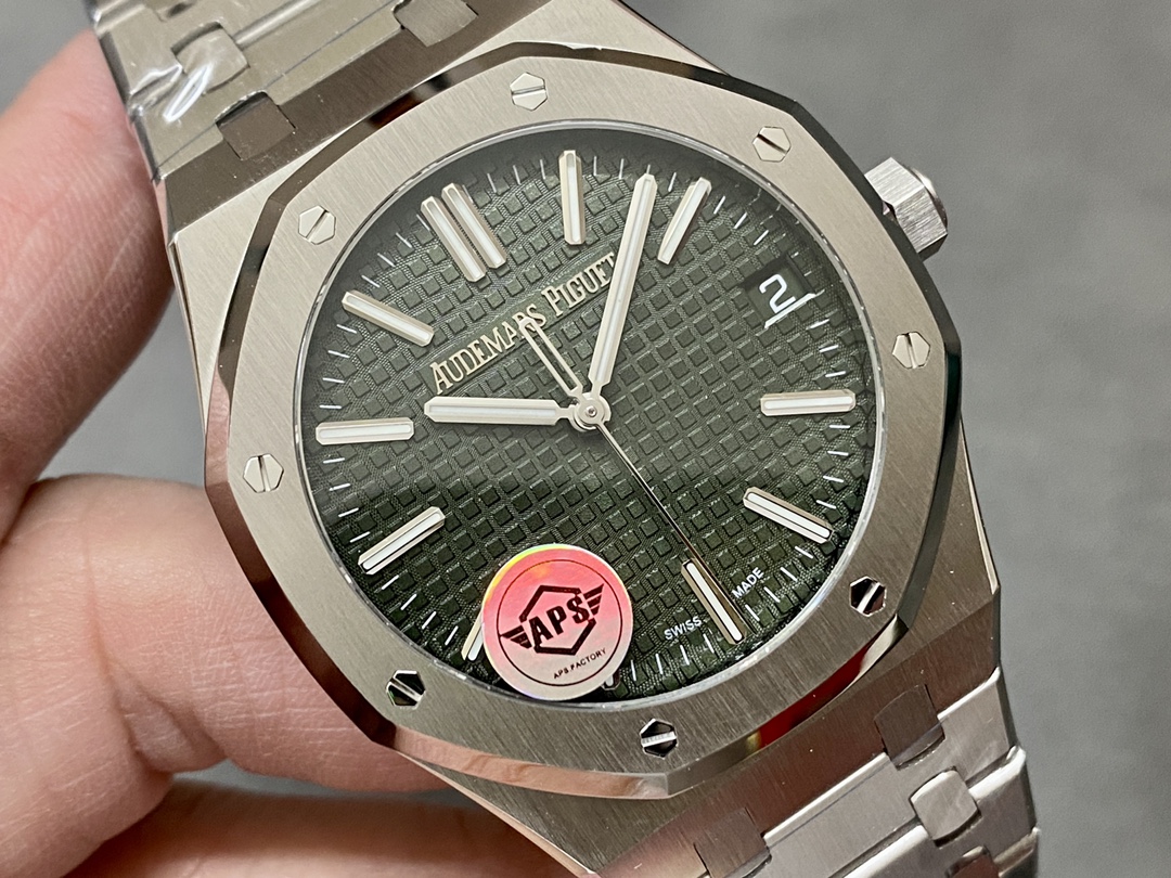 Royal Oak Watch – IW-2049 - Image 2