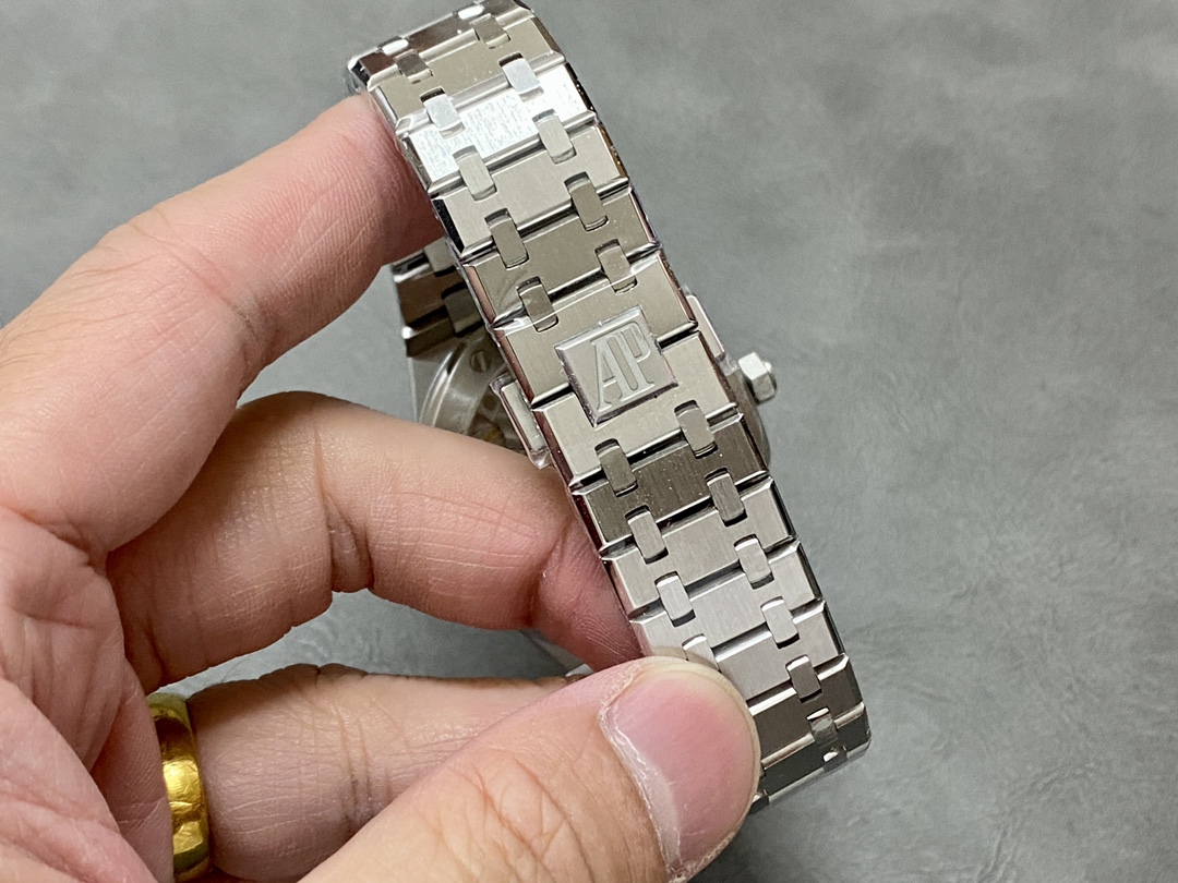 Royal Oak Watch – IW-2049 - Image 8