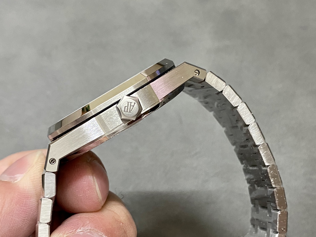 Royal Oak Watch – IW-2049 - Image 6