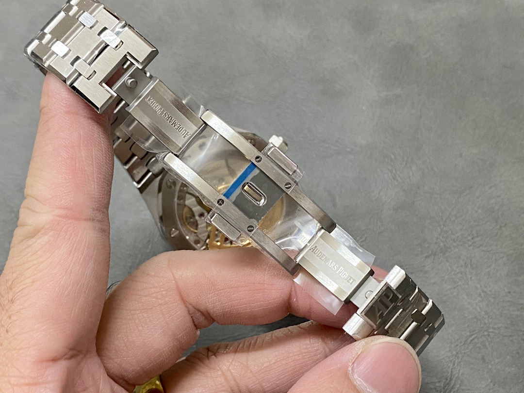 Royal Oak Watch – IW-2049 - Image 9