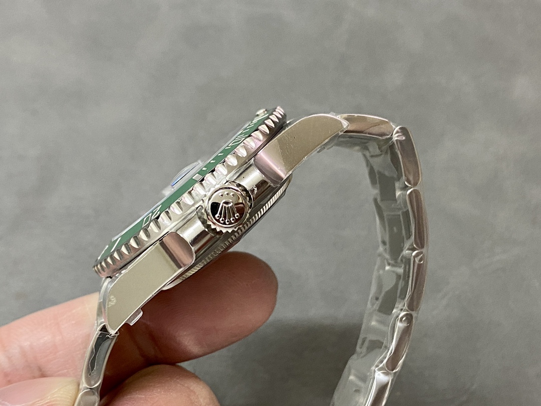 Rolex Green Submariner 40 mm Watch – IW-0006 - Image 6