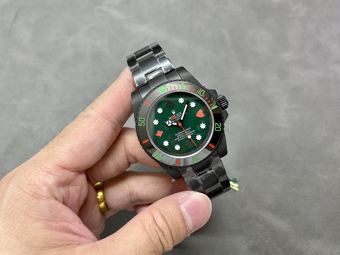 Rolex Black Submariner Ice Blue Luminous 40 mm Watch – IW-0007 - Image 4