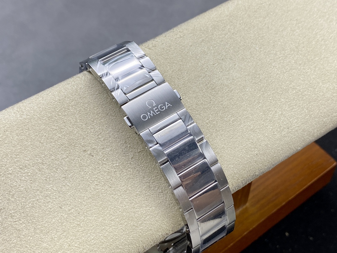 Omega Seamaster Luminous Watch – IW-1223 - Image 8