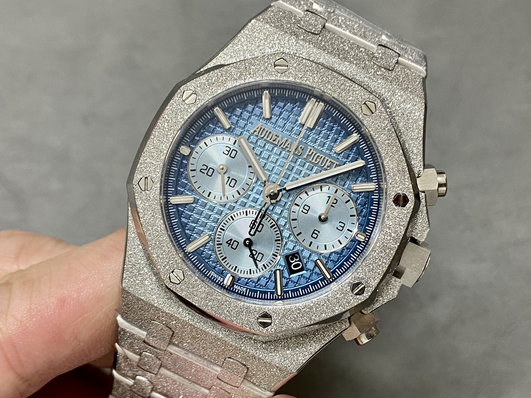 Royal Oak Chronograph Watch – IW-2053 - Image 3