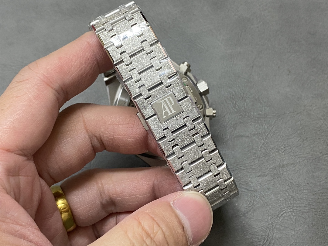 Royal Oak Chronograph Watch – IW-2053 - Image 8