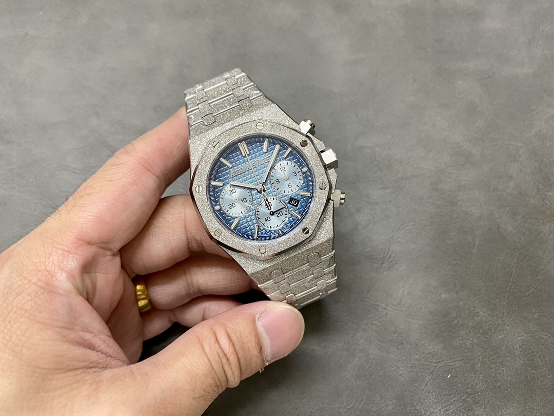 Royal Oak Chronograph Watch – IW-2053 - Image 4