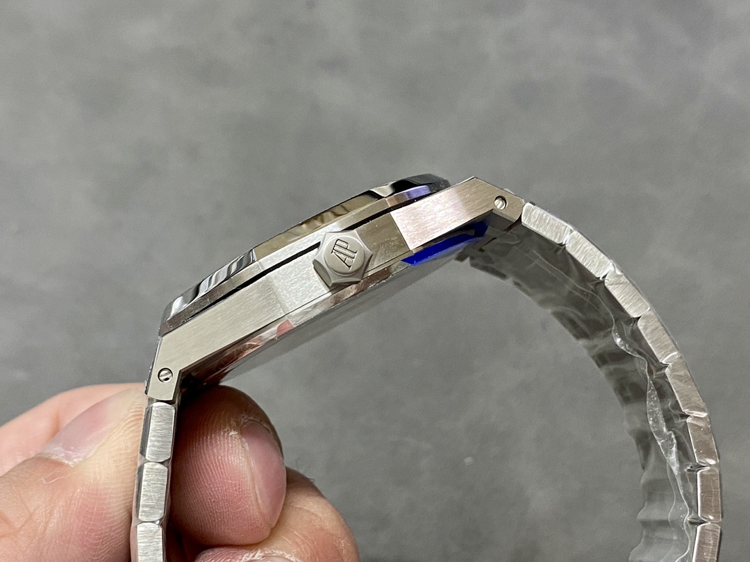 Audemars Piguet Classic Watch – IW-2041 - Image 6