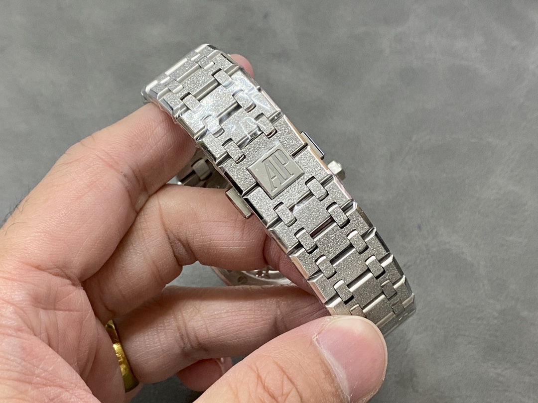 Audemars Piguet Classic Watch – IW-2041 - Image 8