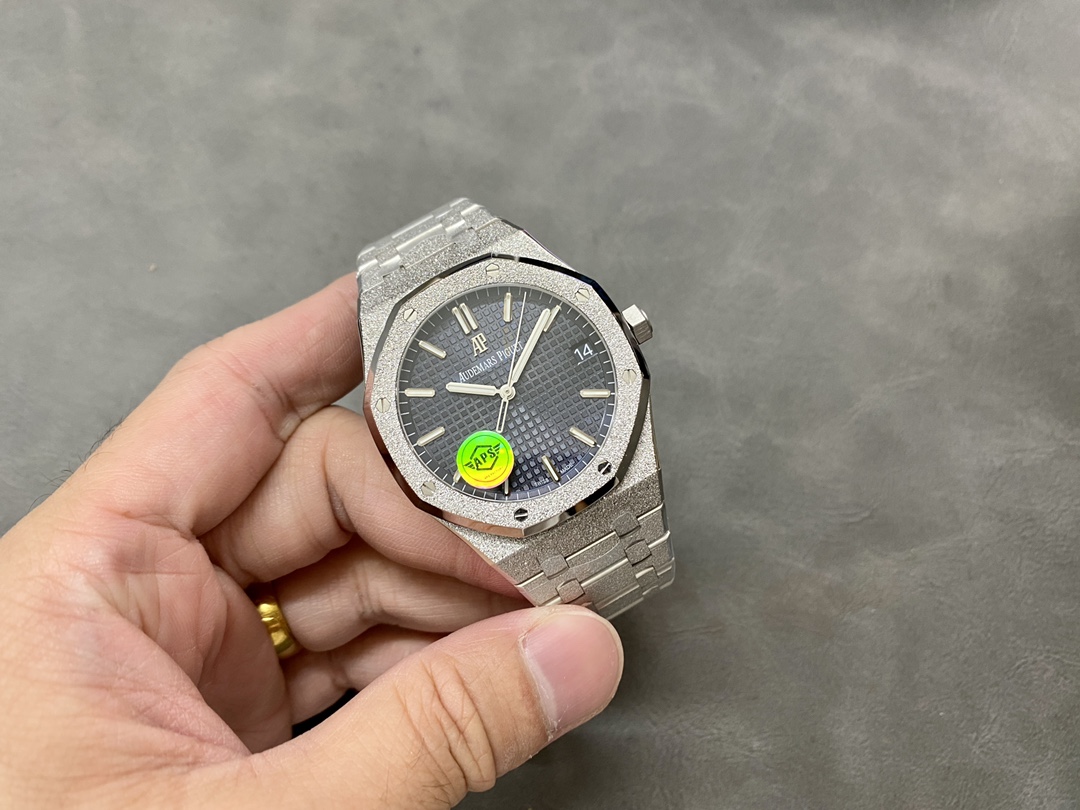 Audemars Piguet Classic Watch – IW-2041 - Image 4