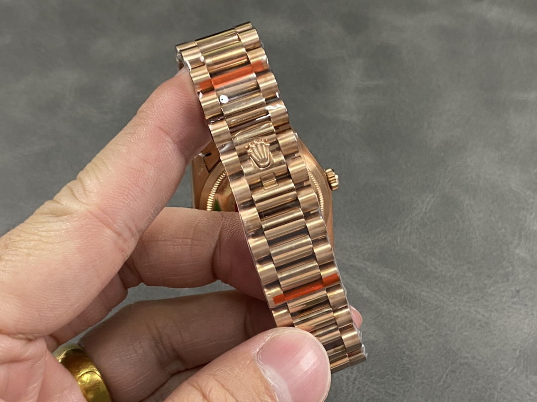 Day-Date 36 mm Watch – IW-3602 - Image 8