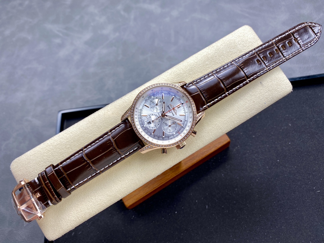 Classic Chronograph 43 mm Watch – IW-0568 - Image 4